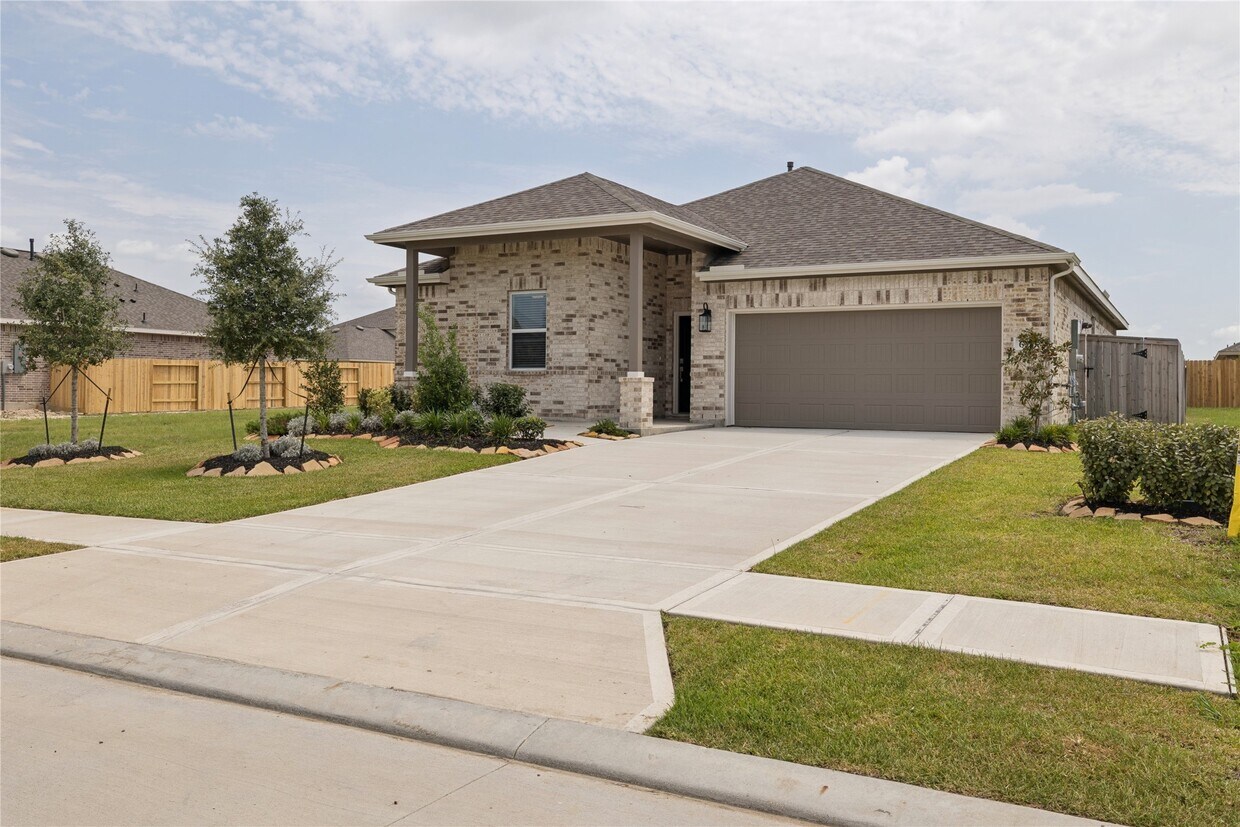 Foto del edificio - 693 Daniels Lk Ln