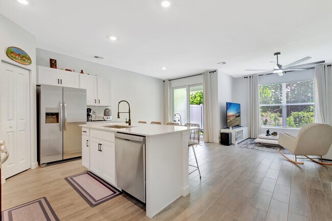 Building Photo - 4375 Hammock Grove Dr