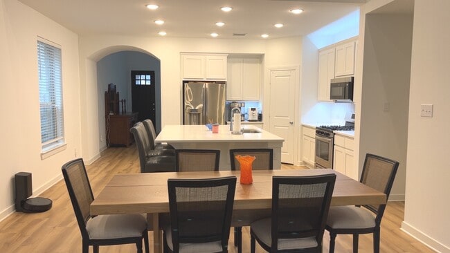 Building Photo - 3952 Oak Creek Cir