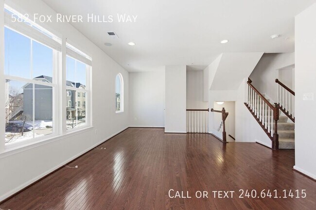 Foto del edificio - 582 Fox River Hills Way