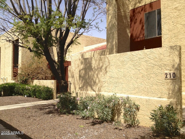Building Photo - 2165 E University Dr