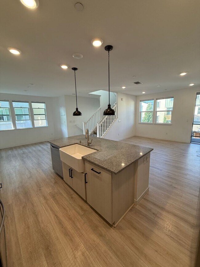 Foto del edificio - MODERN SMART CONDO IN DESIREABLE COMMUNITY