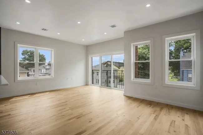 Building Photo - 15 Voorhees St
