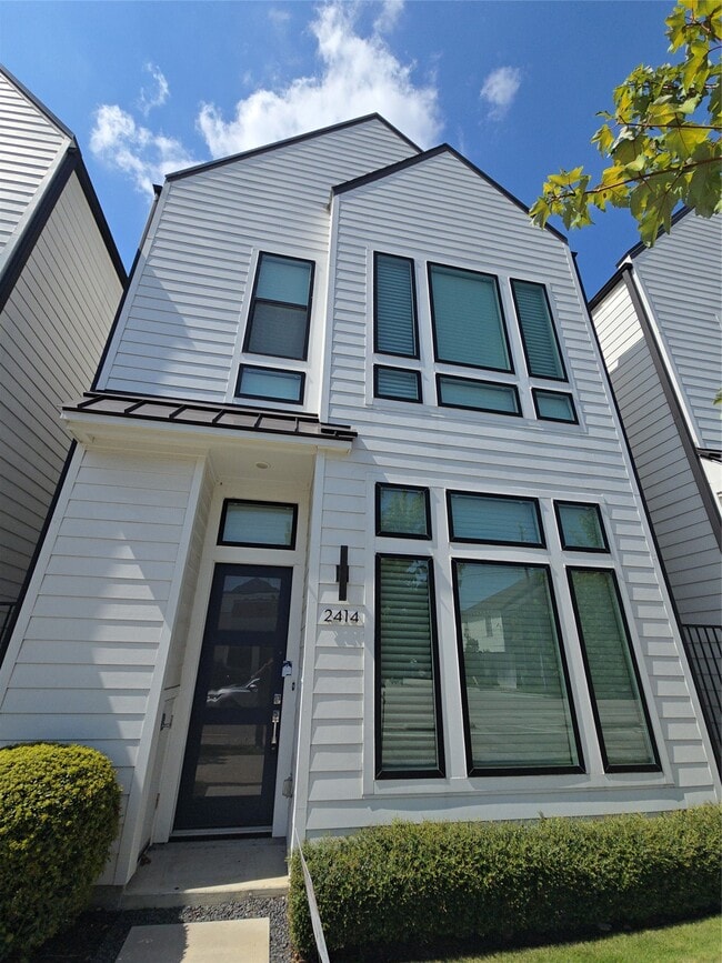 Building Photo - 2414 Gray St