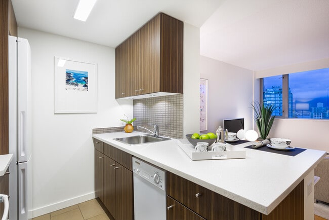 Building Photo - Pacific Palisades