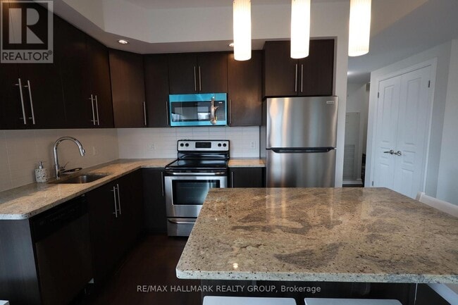 Building Photo - 238 Besserer St