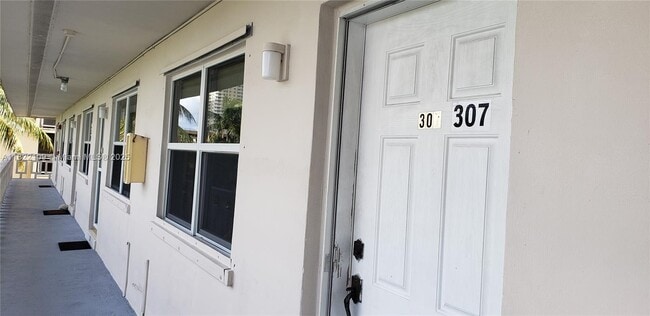 Foto del edificio - 467 Golden Isles Dr