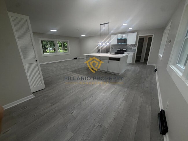 Building Photo - 2706 Lakewood Dr N