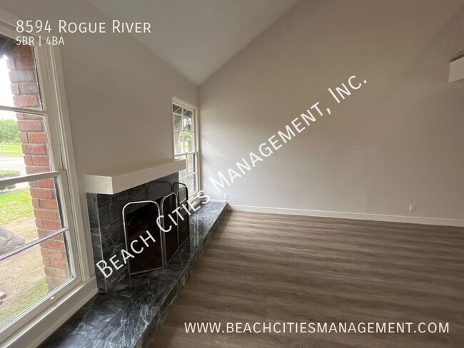 Foto del edificio - 8594 Rogue River Ave