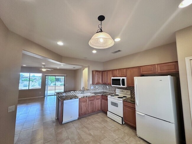 Building Photo - Updated 3 Bed/2 Bath in 55+ Community