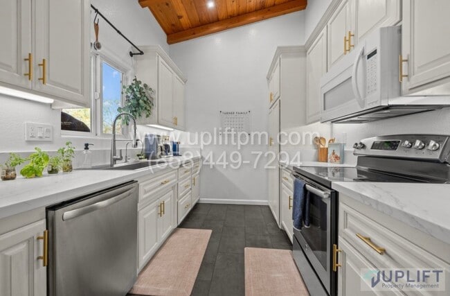 Building Photo - Fully Renovated 3/2 in Lakeside,  Mountain...