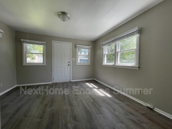 Building Photo - 2887 Lenox Ave