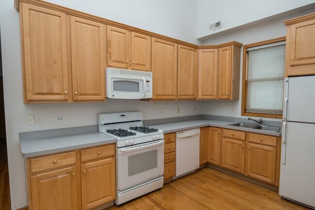 Foto del edificio - 2247 W Diversey Ave