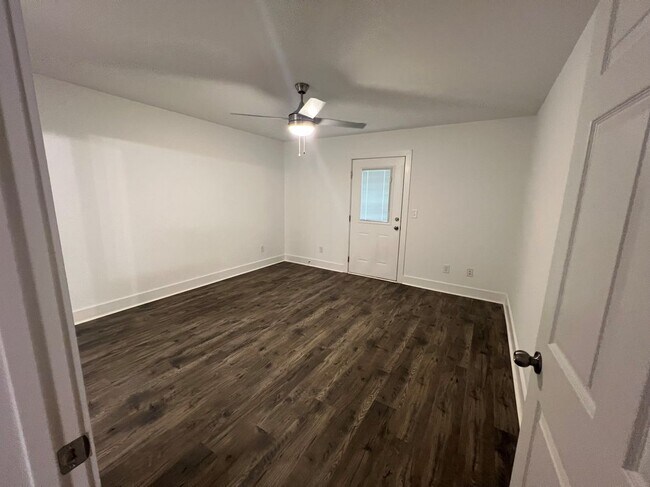 Building Photo - 501 S Forest Ave