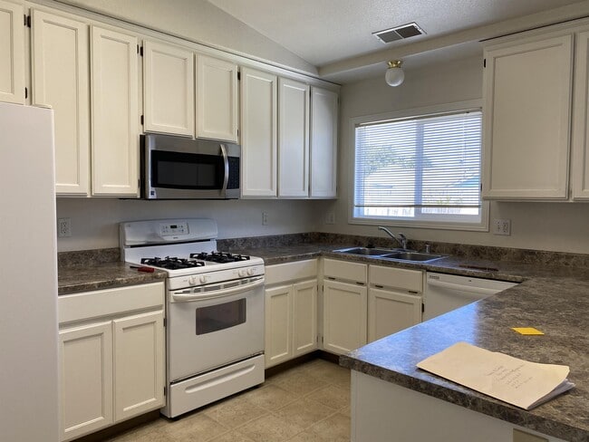 Building Photo - 1373 Wrangler Ct