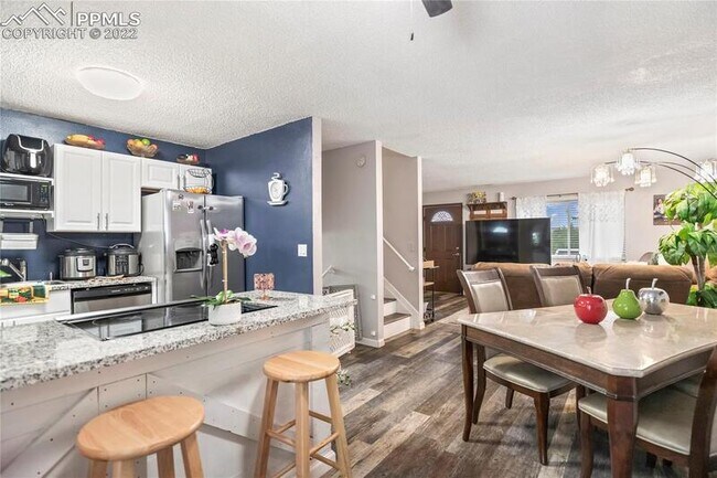 Foto del edificio - 4565 Eastcrest Cir E