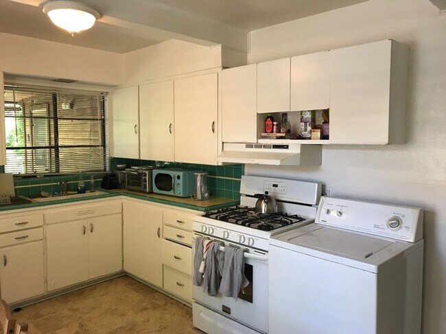 Foto del edificio - 2 bedroom in Central Davis available for J...
