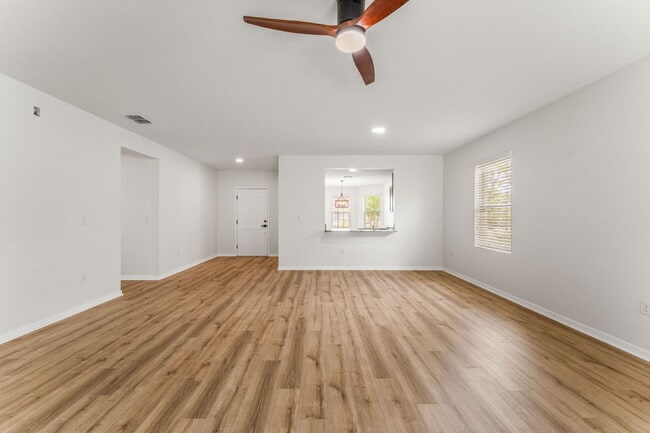 Photo - Charming 3 Bed, 2 Bath with Scenic Views i... Apartment