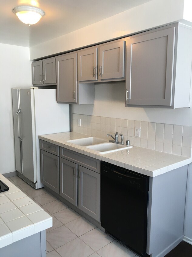 Kitchen - 1418 Stanford St