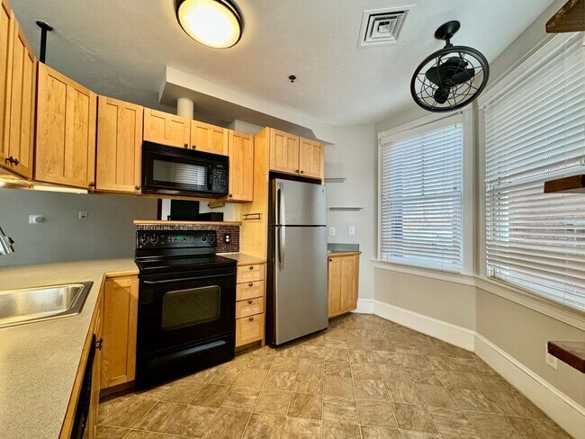 Foto del edificio - 1 Bed / 1 Bath 1st Floor Unit  (Downtown, ...