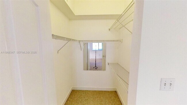 Foto del edificio - 6001 SW 70th St