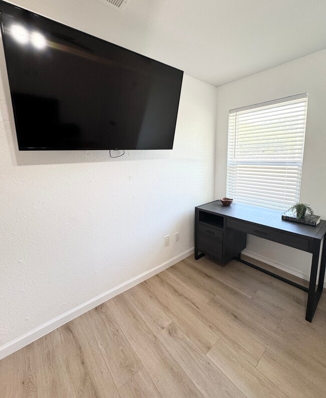 Foto del edificio - 17926 Hillcrest Rd