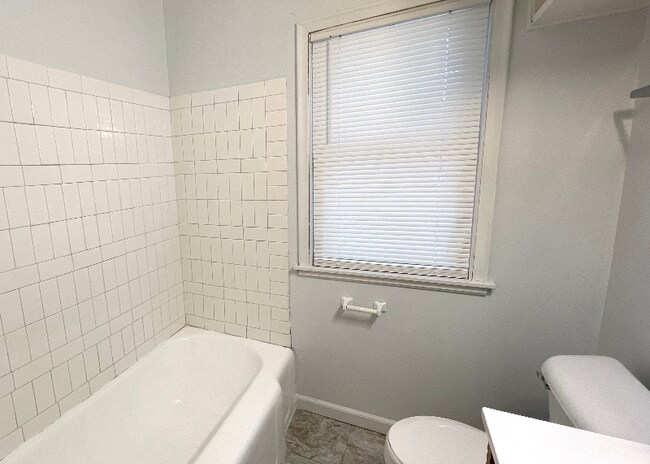 Foto del edificio - 2215 45th Ave NE