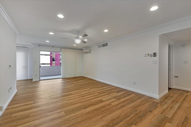 Building Photo - 358 S Gramercy Pl