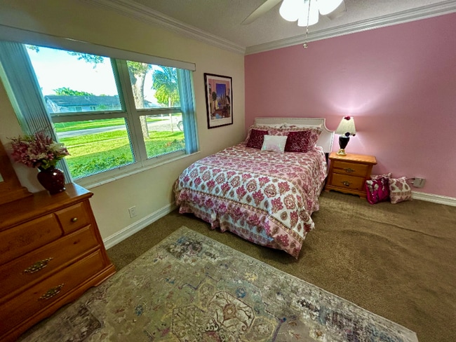 Foto del edificio - 9512 Saddlebrook Dr