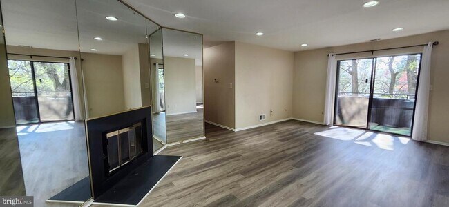 Foto del edificio - 124 Wood Mill Dr