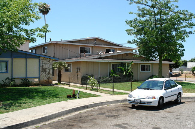Building Photo - Lansing Circle Apartments