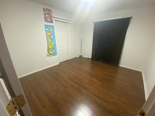Room 1 - 1918 Mirror Ct