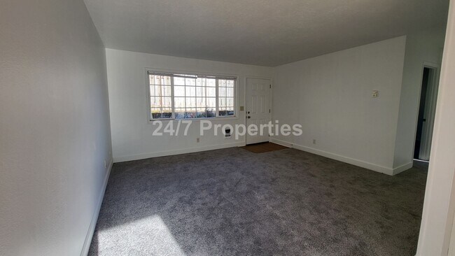 Foto del edificio - 634 N Watts St
