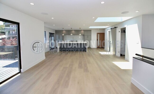 Foto del edificio - 12 Gomez Way