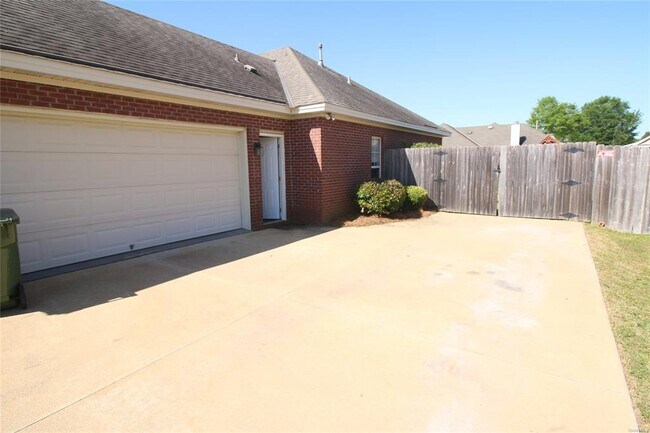 Building Photo - 649 Whistlewood Rd