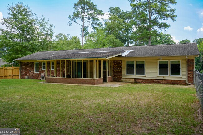 Foto del edificio - 307 Pinewood Dr