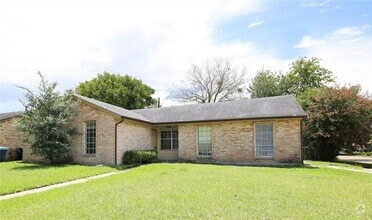 Building Photo - 4731 Pinebrook Ln
