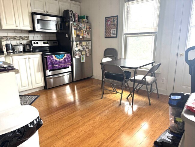 Foto del edificio - 2718 Sommers Ave