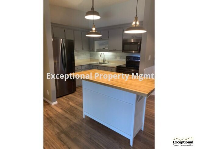 Building Photo - 2 Bedroom 2 Bath Condo! Holiday Season Spe...