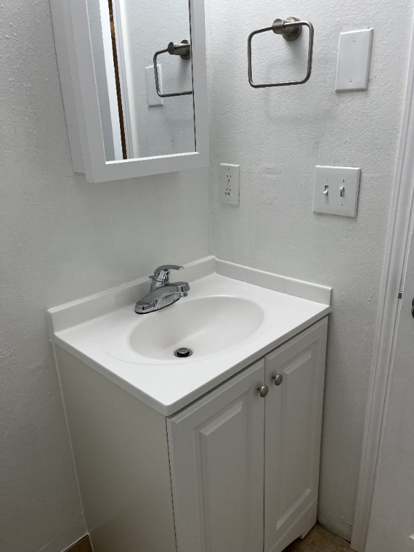 Building Photo - 304 SE 159th Ave