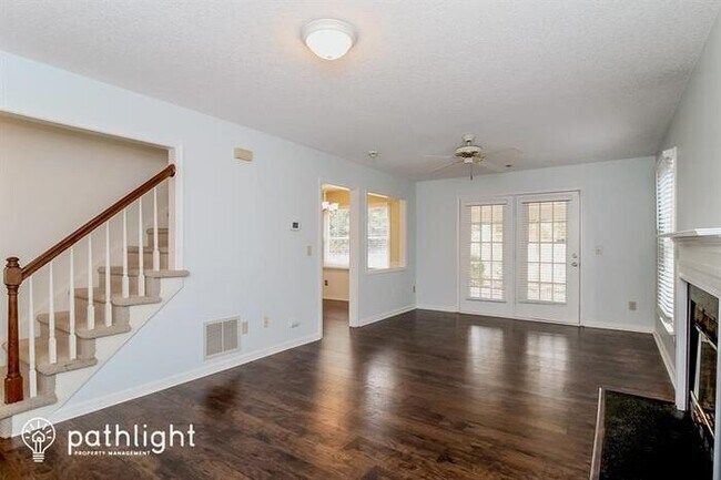 Foto del edificio - 6402 River Hills Dr, Greensboro, NC, 27410
