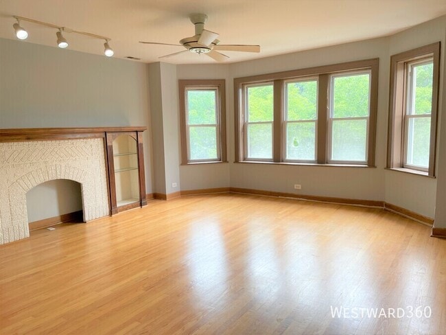 Foto del edificio - 3722 W Wilson Ave