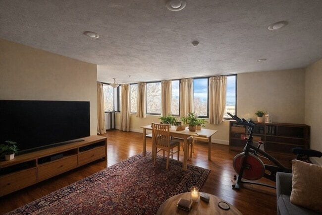 Photo - 77 Adams St Apartment