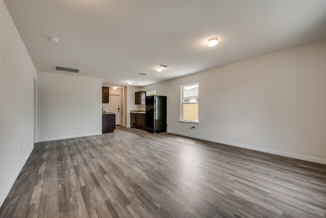 Building Photo - 2927 Ravina St