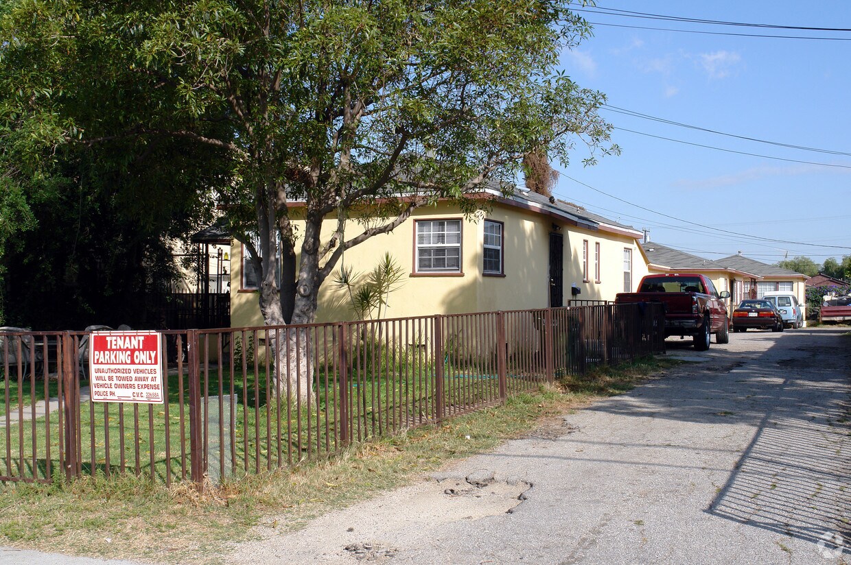 Primary Photo - 223-225 E Hazel St