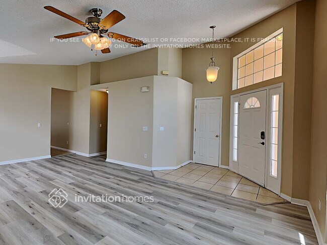 Foto del edificio - 408 Riggs Cir
