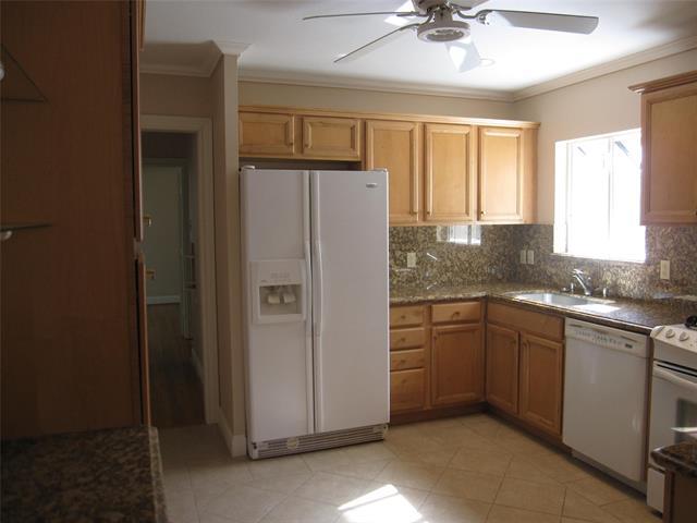 Building Photo - 6138 Woodcrest Ln