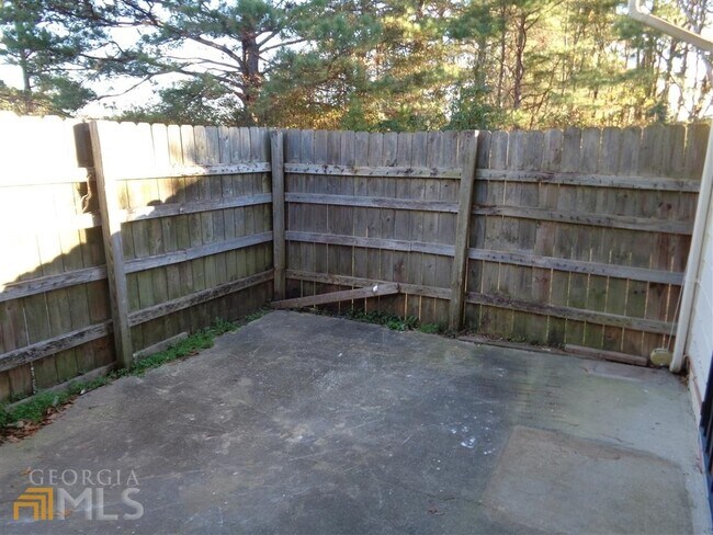 Building Photo - 669 Redland Dr