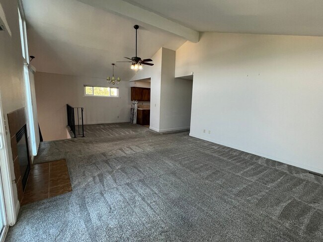 Building Photo - 515 Ash St