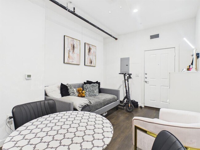 Foto del edificio - 1010 W 26th St